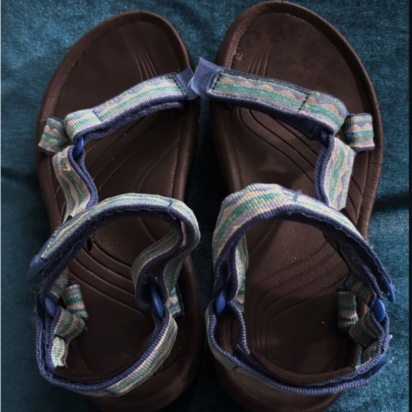 Teva Sandals. Hiking and Water Shoe Women's Size 6 Gorpcore Outdoor SKU 5 - Picture 2 of 4